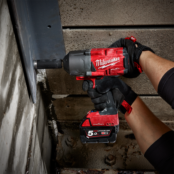 M18 FUEL™ ONE-KEY™ 3/4" High Torque Impact Wrench w/ Friction Ring Kit