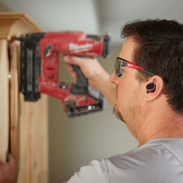 Milwaukee REDLITHIUM USB Bluetooth Headphones 3.0Ah Kit L4RLEPB301 Milwaukee Tool NZ