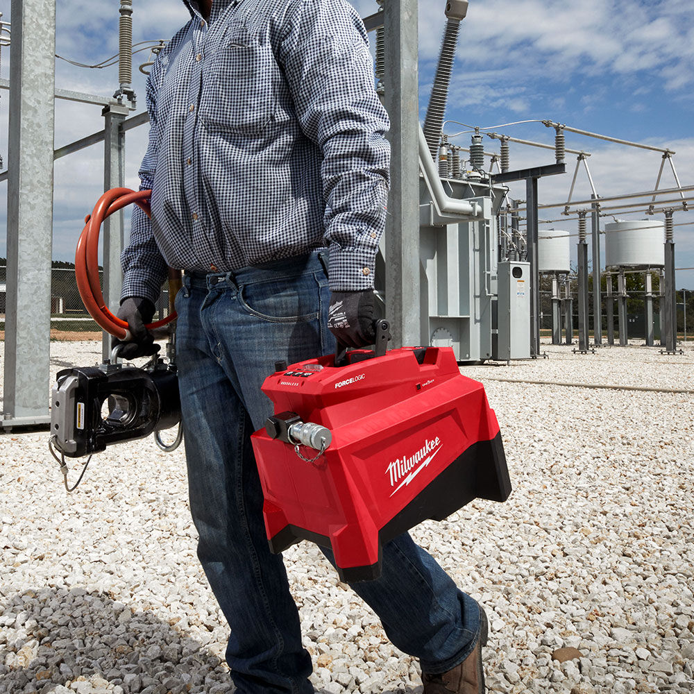 Milwaukee pump m18 deals