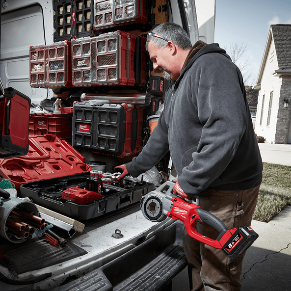 Compact top pipe threader