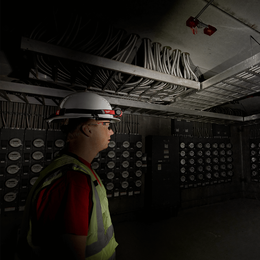 REDLITHIUM™ USB Rechargeable Hard Hat Headlamp 600 Lumen 3.0Ah Kit