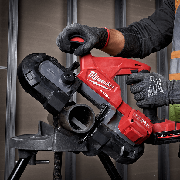 Milwaukee compact band online saw m18