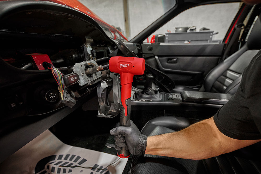 Milwaukee 28oz Dead Blow Hammer 48229150 | Milwaukee Tool NZ