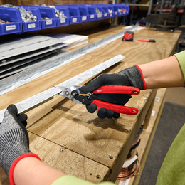 Left Cutting Aviation Snips