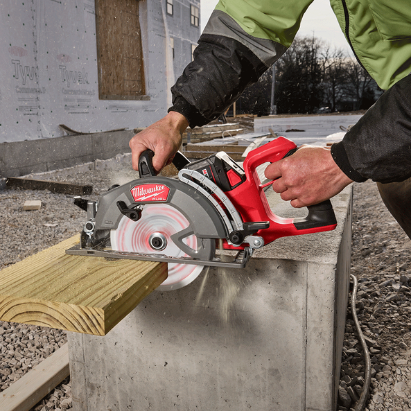 M18 FUEL™ 184mm (7-1/4") Rear Handle Circular Saw (Tool Only), , hi-res