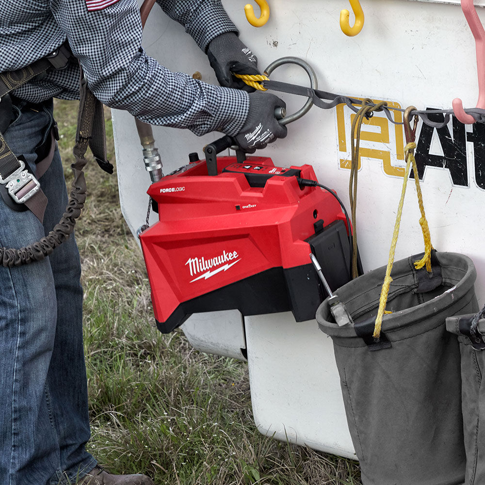 Milwaukee battery powered hydraulic pump hotsell