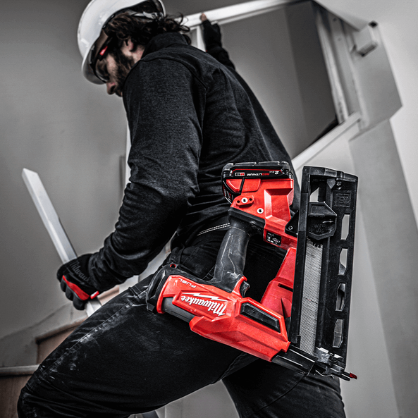 Milwaukee 16 on sale gauge nail gun