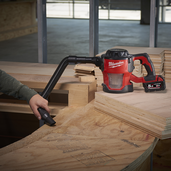 Milwaukee m18 compact vacuum outlet