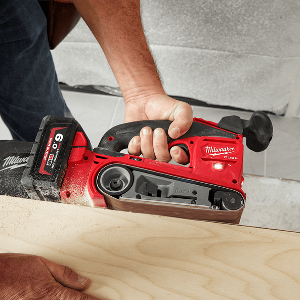 Milwaukee 2025 battery sander