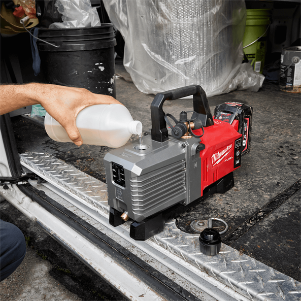 Using the Milwaukee M18 vacuum pump. #hvac #hvacr #refrigerant 