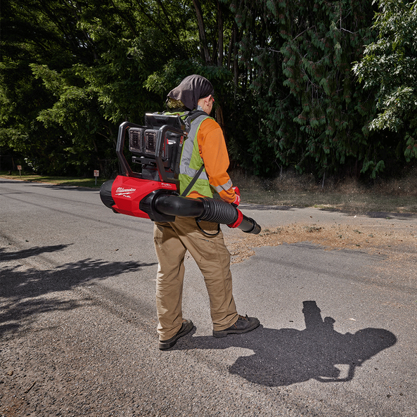 M18 FUEL&trade; Dual Battery Backpack Blower Kit, , hi-res