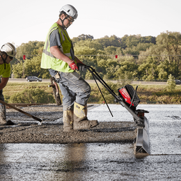 MX FUEL™ Powered Screed Concrete