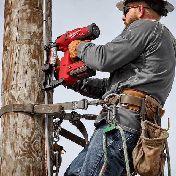 Milwaukee m18 stapler outlet